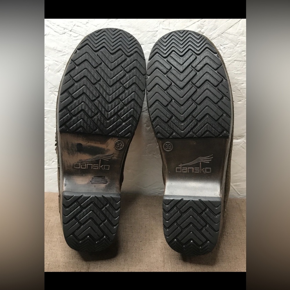 Dansko Shannon Women's Clogs Mules Brown Nubuck Leather Tassels Size 8.5-9 EU 39 - Picture 2 of 16